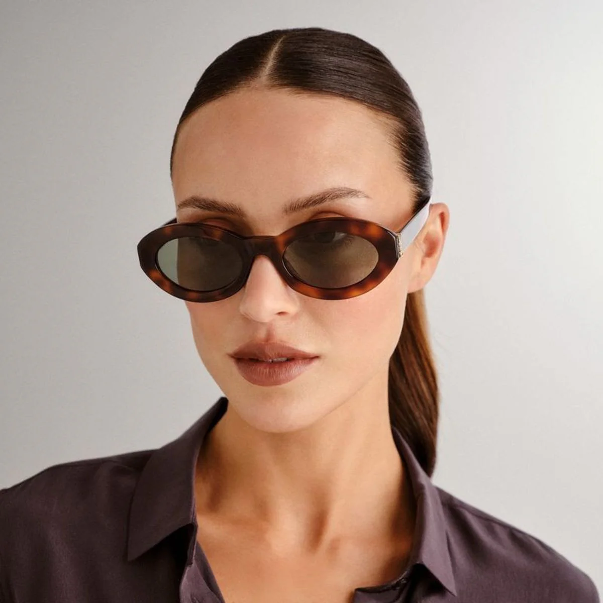 SLM136002 Oval Frame Sunglasses - Havana/Green - Image 6
