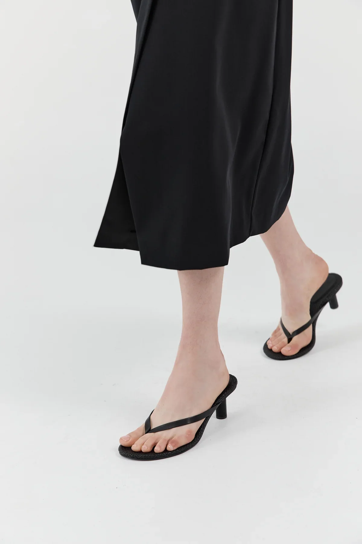 Woven Thong Heel - Black - Image 2
